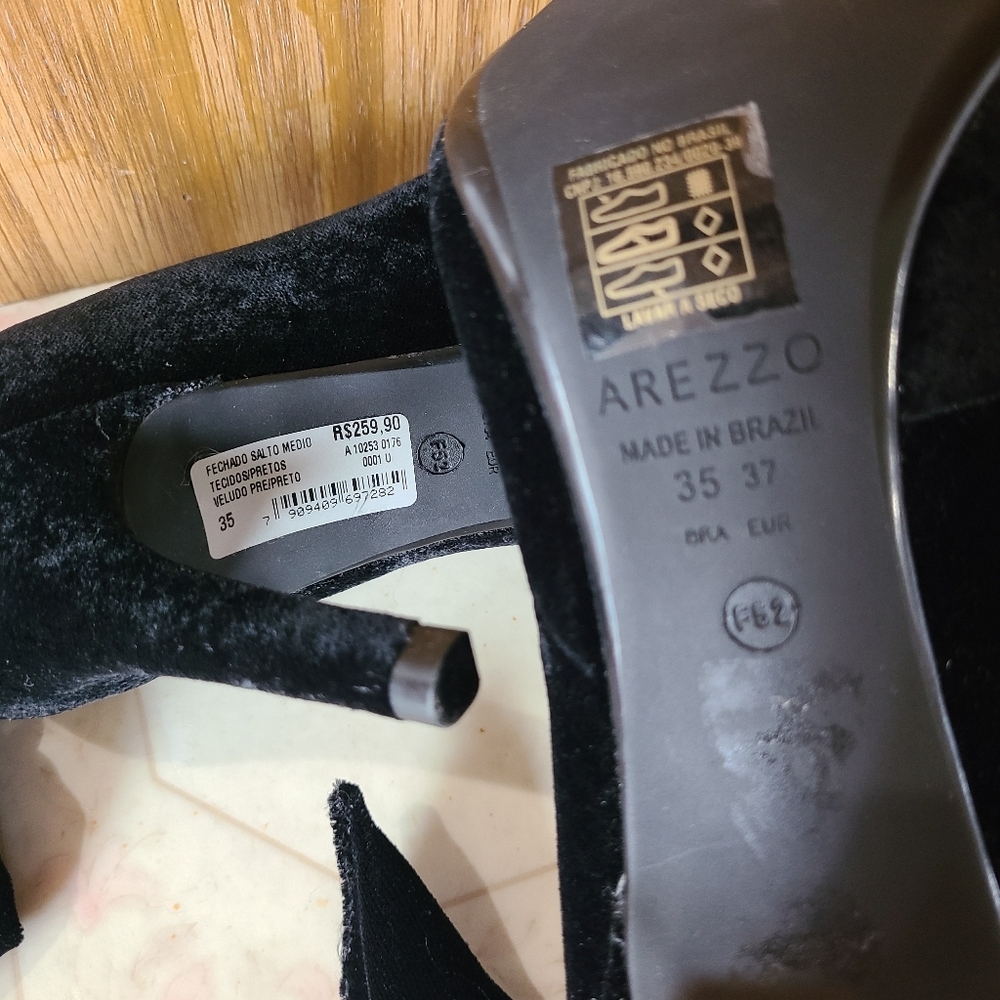 NWOB Arezzo Classic Black Velvet Bow Heels Size 6 ♡ - Picture 9 of 10